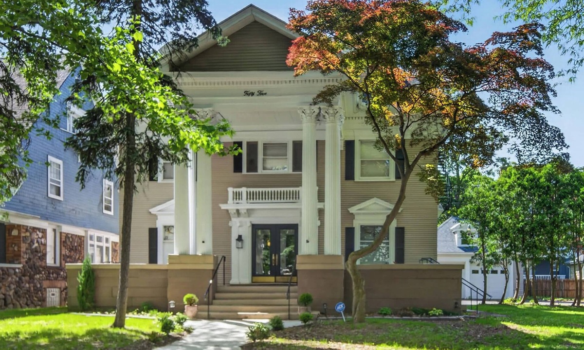 East Avenue Apartment | Historic East Ave Studio~Cozy~Walkable~Central3