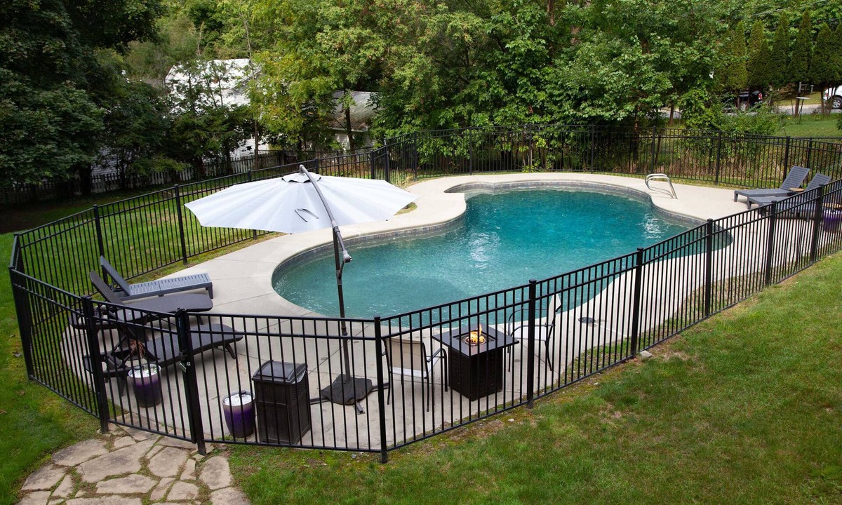South Main Street House | Historic Home w/Pool, Hot Tub, Fire Pit