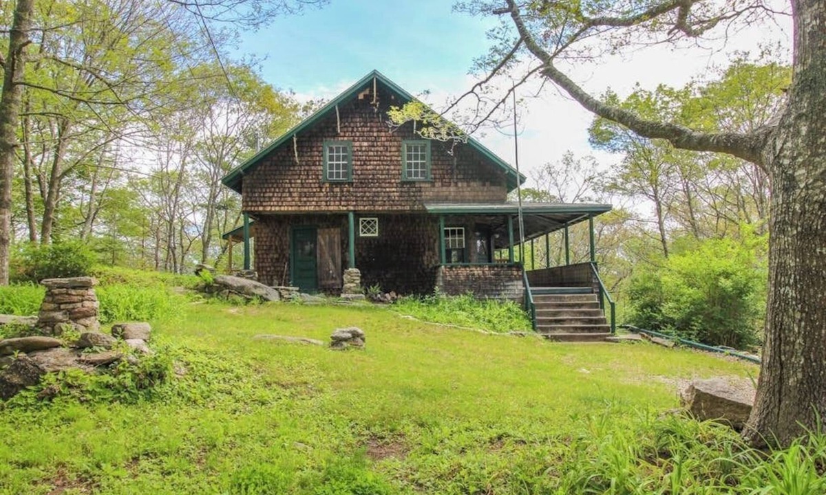 Boothbay Harbor Cabin | Historic Home with Large Deck, Free WiFi, Washer/Dryer - Near Beach and Downtown