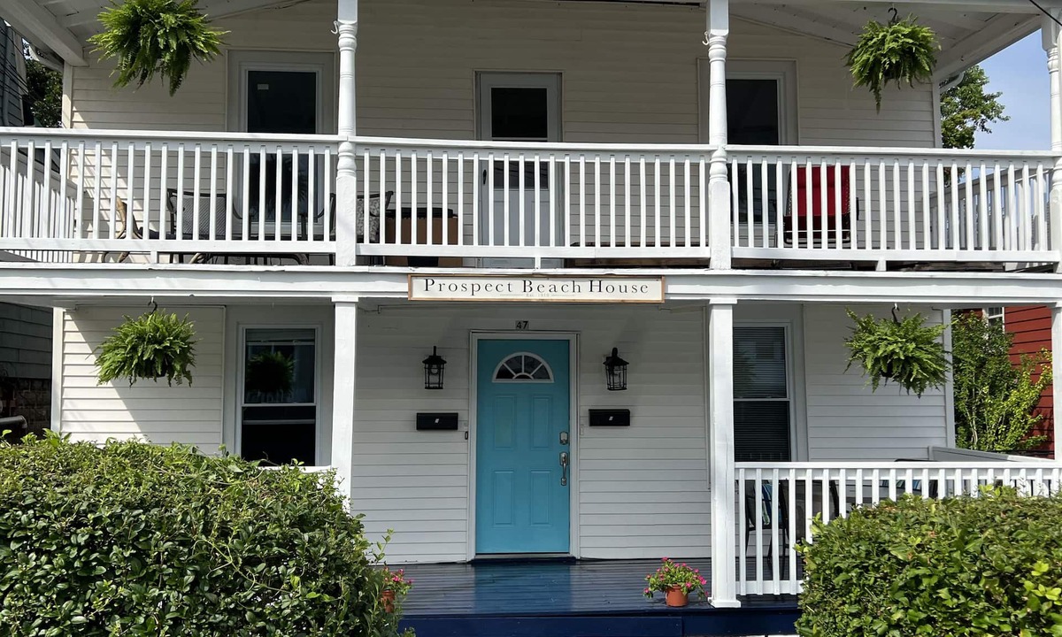 West Haven Apartment | Historic Prospect Beach House - 1 minute walk to Beach