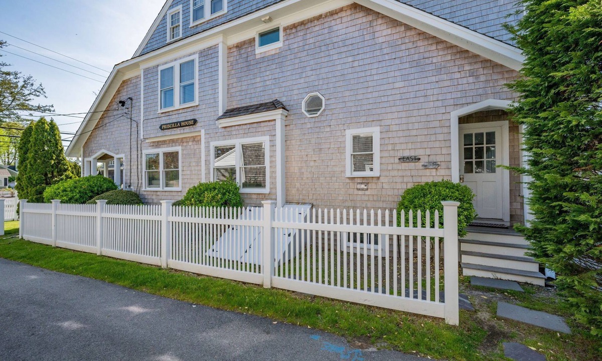 Chatham House | Historic Sea Captain's Home in Downtown Chatham