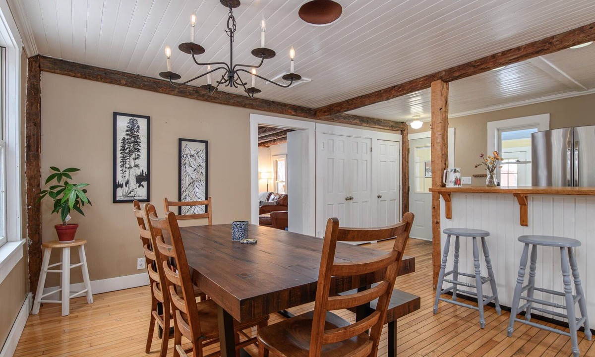 Waitsfield House | Historic Vermont Farmhouse Minutes to Skiing