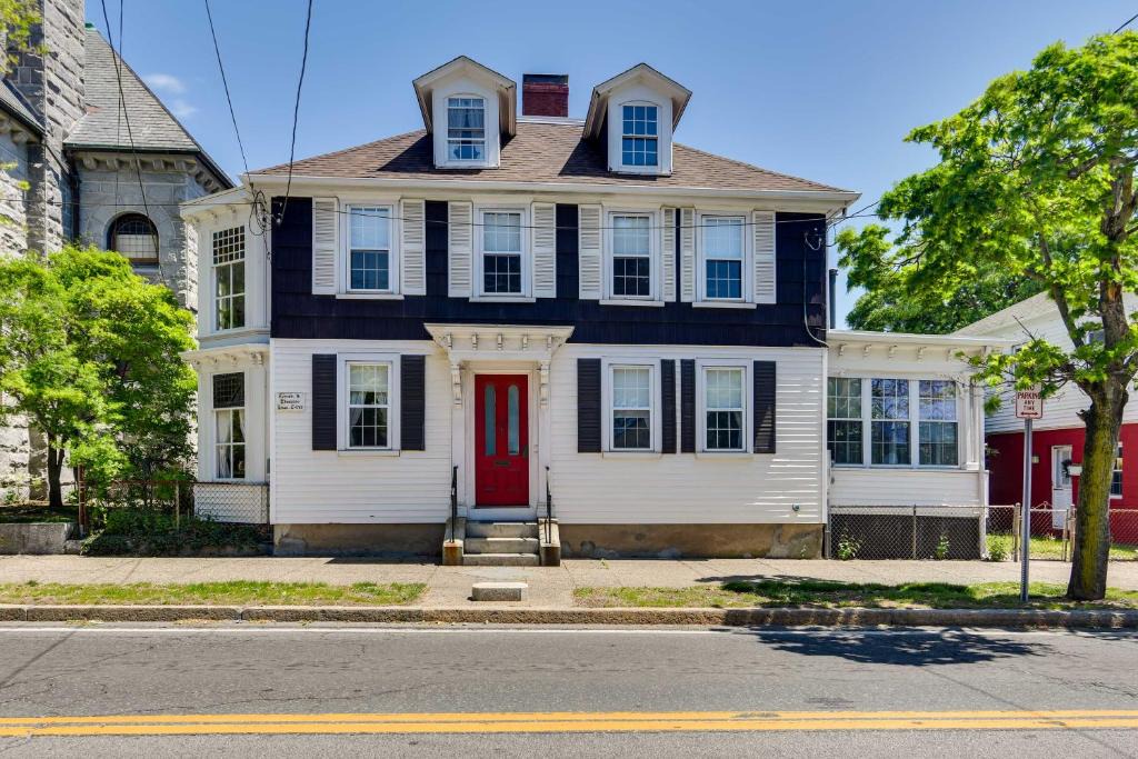 Warren Apartment | Historic Warren Vacation Rental Walk to Beaches!