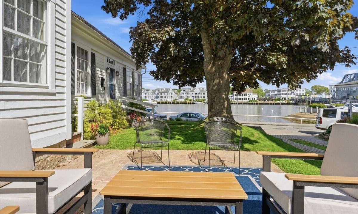 Mystic House | Historic Waterfront Home and Cottage