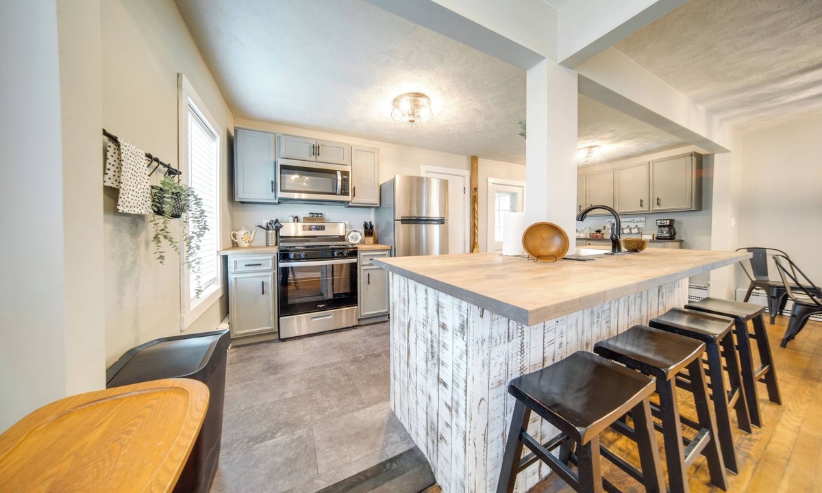 Cambridge Springs Cottage | Historical Magnesia Springs Home, Near Kayaking!
