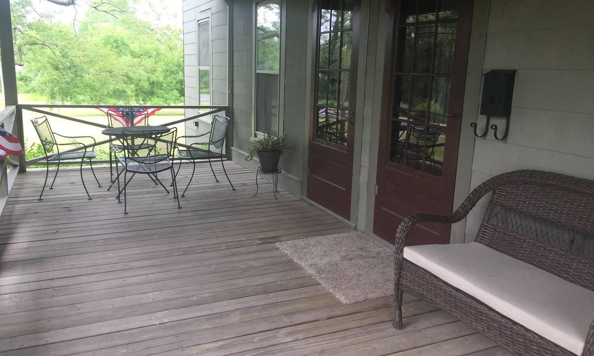 Walworth House | Historical Yeoman Farmhouse in country setting.