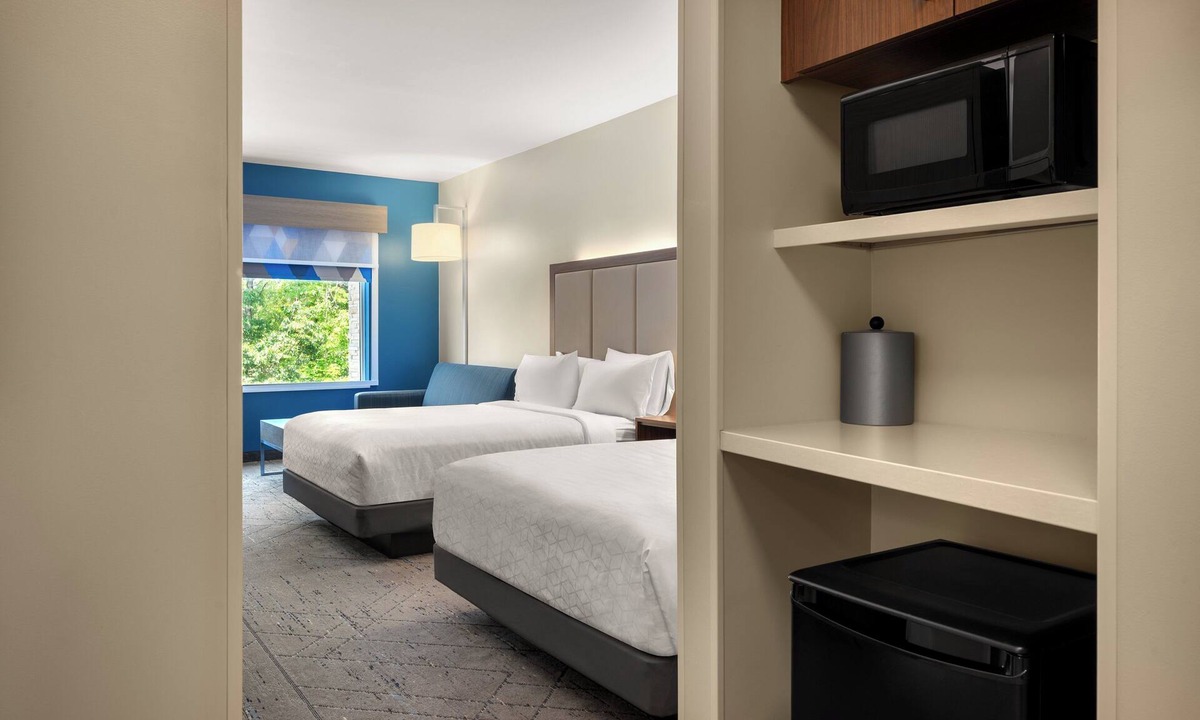 West Glens Falls Hotel | Holiday Inn Express Queensbury - Lake George Area by IHG