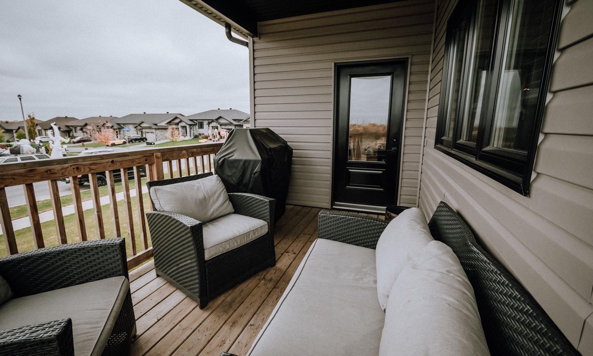 Cornwall House | Home away from home! Family size house, cozy and close to all amenities!