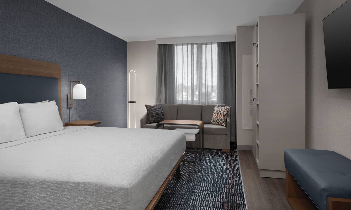 Portsmouth Hotel | Homewood Suites By Hilton Portsmouth Downtown