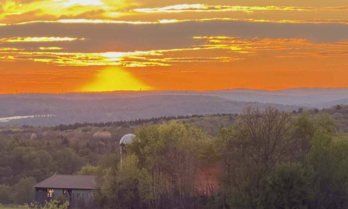 Tunnel RV Rental | Horse Motel RV Camping Tent Camping Horse Experiences PET FRIENDLY!