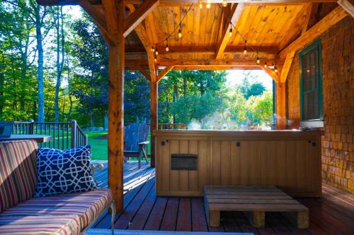 Holderness House | Hot Tub 5 Min to Meredith Near Squam Lake