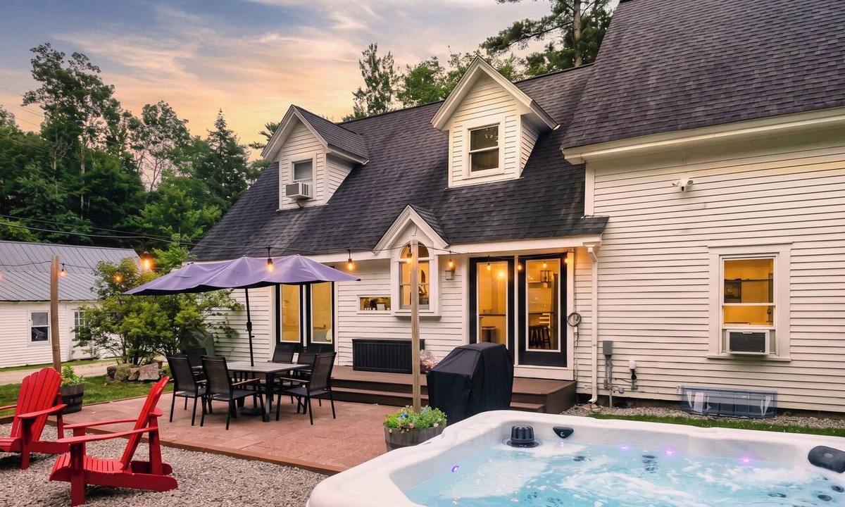 North Conway House | Hot Tub | Near Trails, Fire Pit & Outdoor Patio
