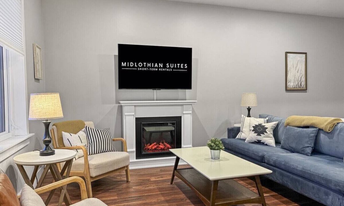 Peterborough House | Hot Tub, Newly Updated, Near DT, Free parking | TS