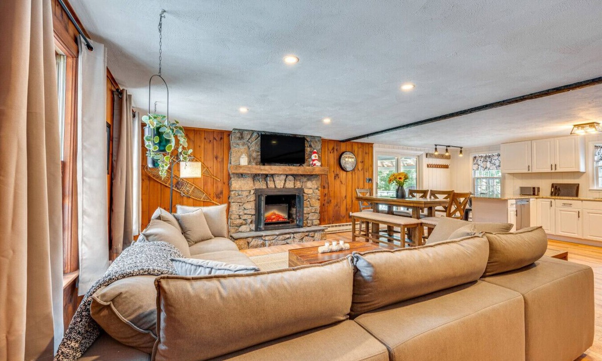 Birch Hill House | Hot Tub Retreat Near Saco River with Fire Pit!