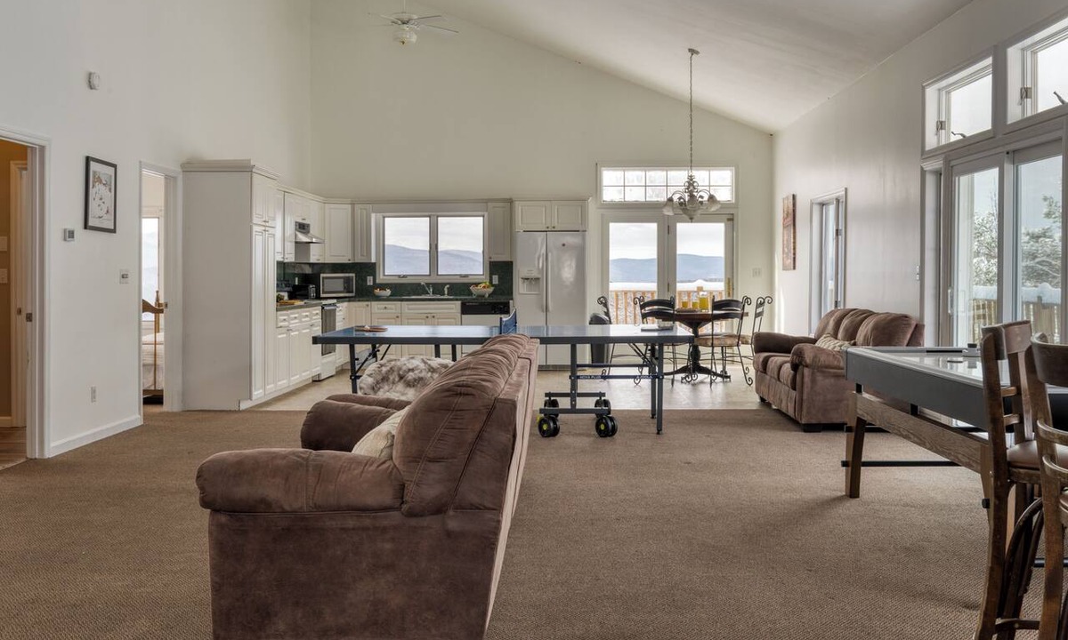 East Jewett House | Hot Tub + Sand Volleyball | Private Lake Access + Canoe | Near Hunter Mountain