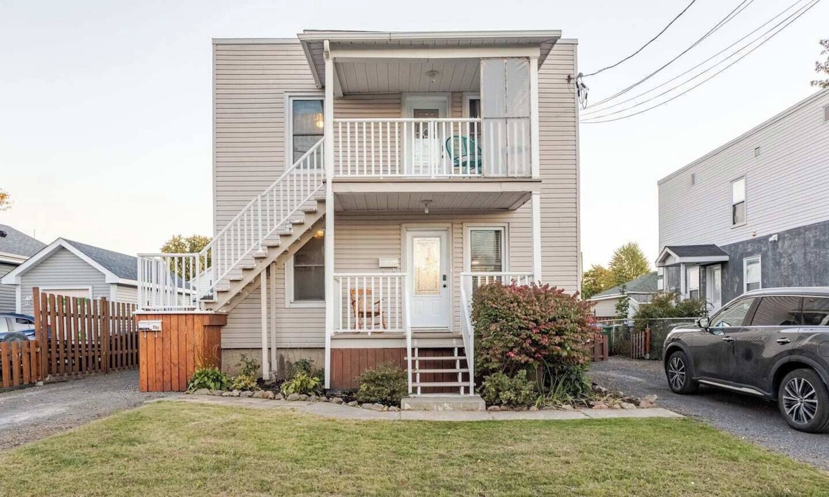 Saint-Edmond House | House7bedrooms |3salons|Private garden |14pers |Beautiful decor|35min Montréal✈️