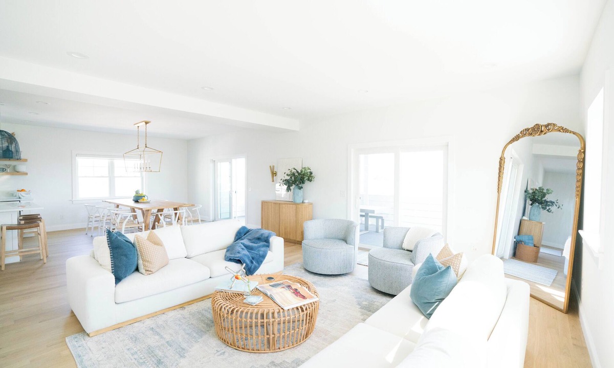 Eastward Look House | House of Blues | 8BD/4.5BA