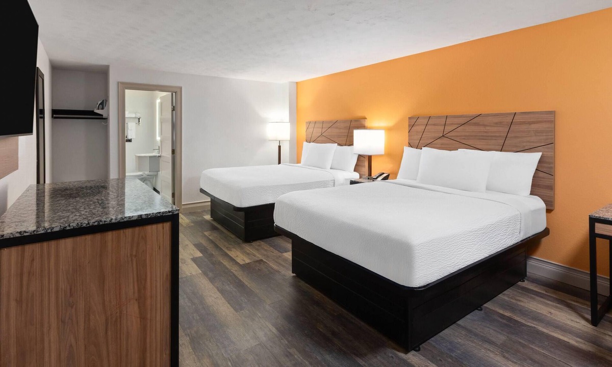 Malden Hotel | Howard Johnson by Wyndham Malden Boston Area