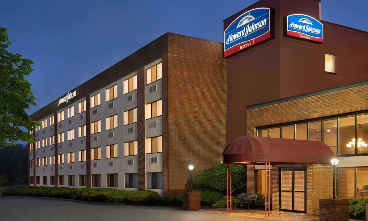 South Portland Hotel | Howard Johnson Hotel by Wyndham South Portland