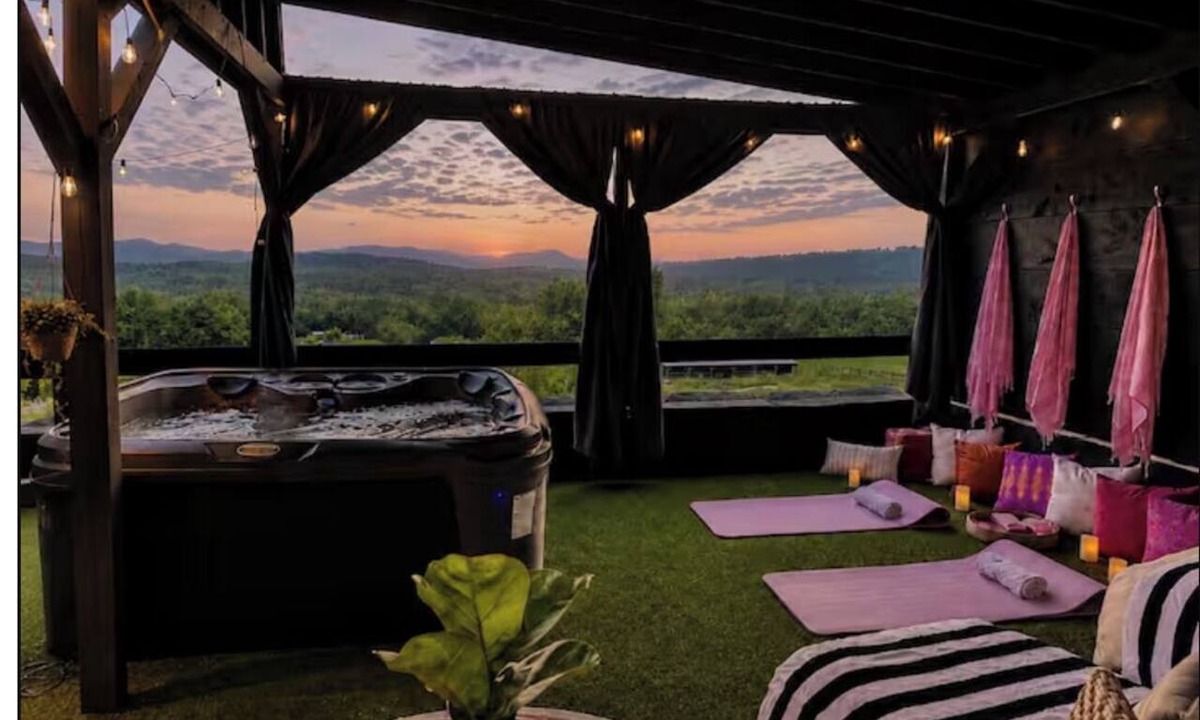 Hudson House | Hudson Horse Farm Retreat Hot Tub + Catskill Views