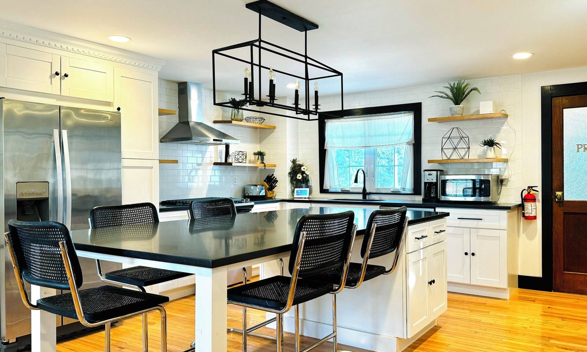 Maplewood House | Huge Patio & Private Parking - 2BR 2BA - Near NYC EWR MetLife Stadium