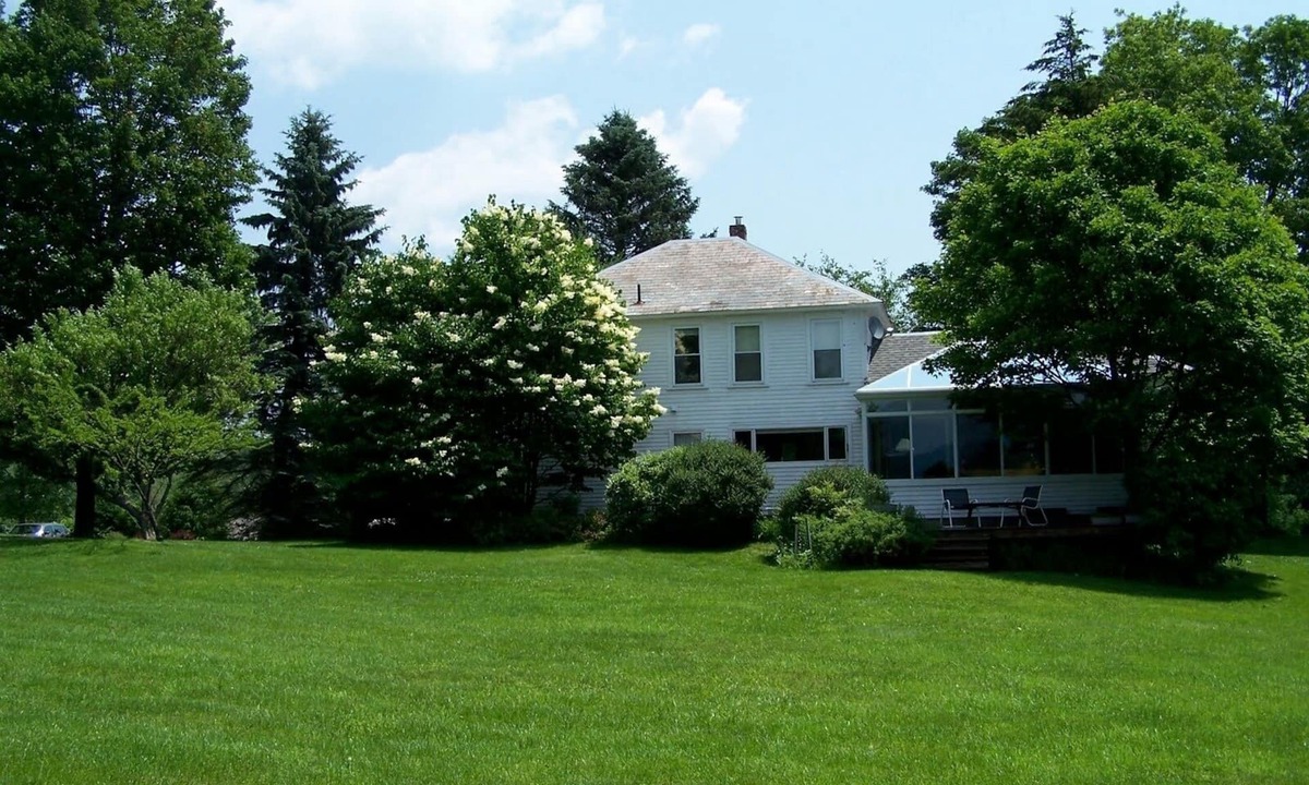 Wilmington House | Hundred year old farmhouse made comfortable for all seasons