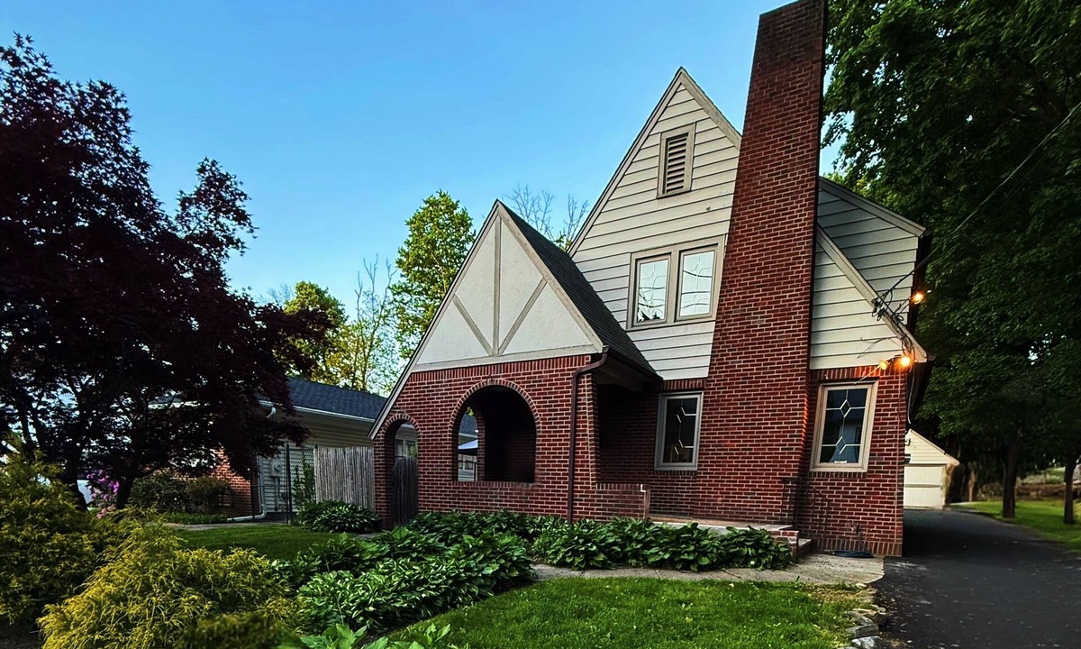Huntington House | Huntington Village House 4BR – Walk to everything