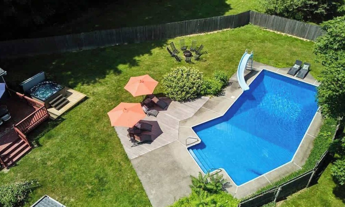 Poughkeepsie House | HV Spacious Retreat sleeps 13 with pool and hot tub