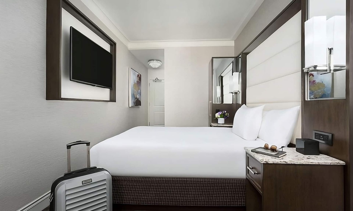 Downtown Boston Hotel | Iconic Historic Hotel | Small King Room Perfect for Couple Stay