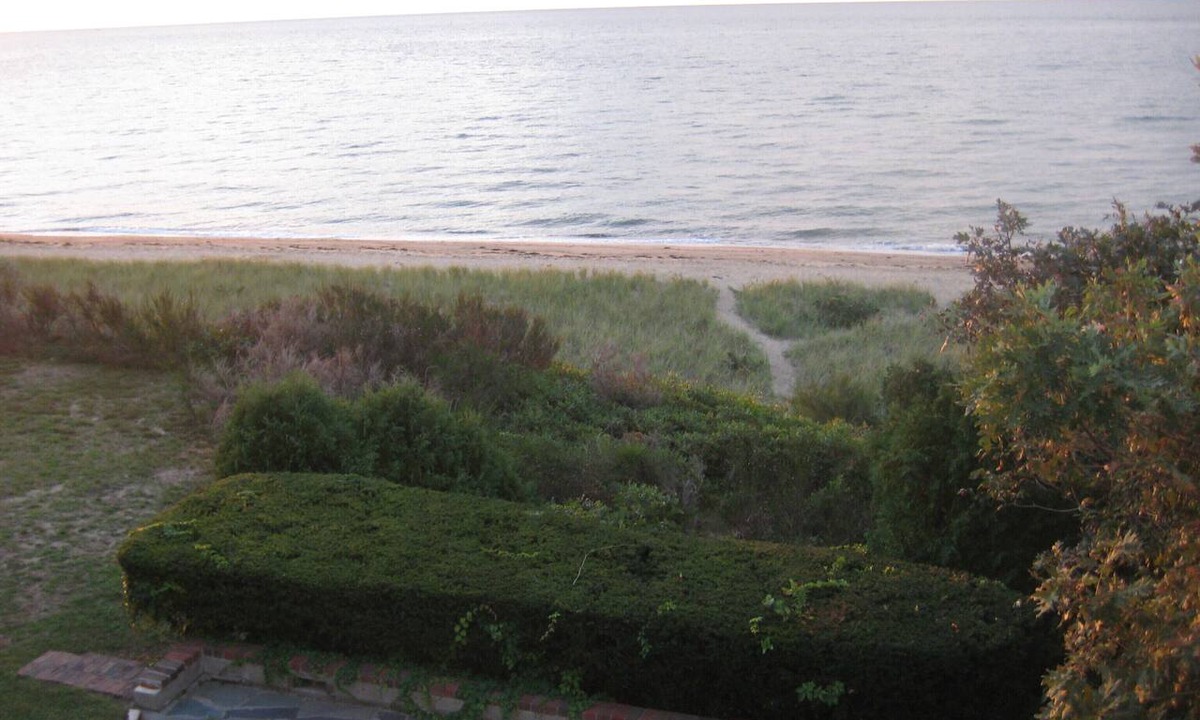 Mashpee House | Idyllic Cape Cod beachfront home