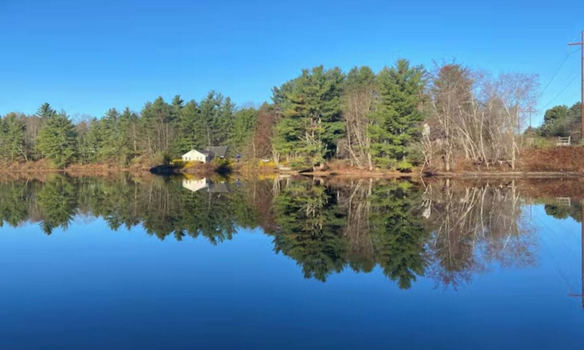 Weare House | Impressive, 4 Bedroom Waterfront Home, King Suite