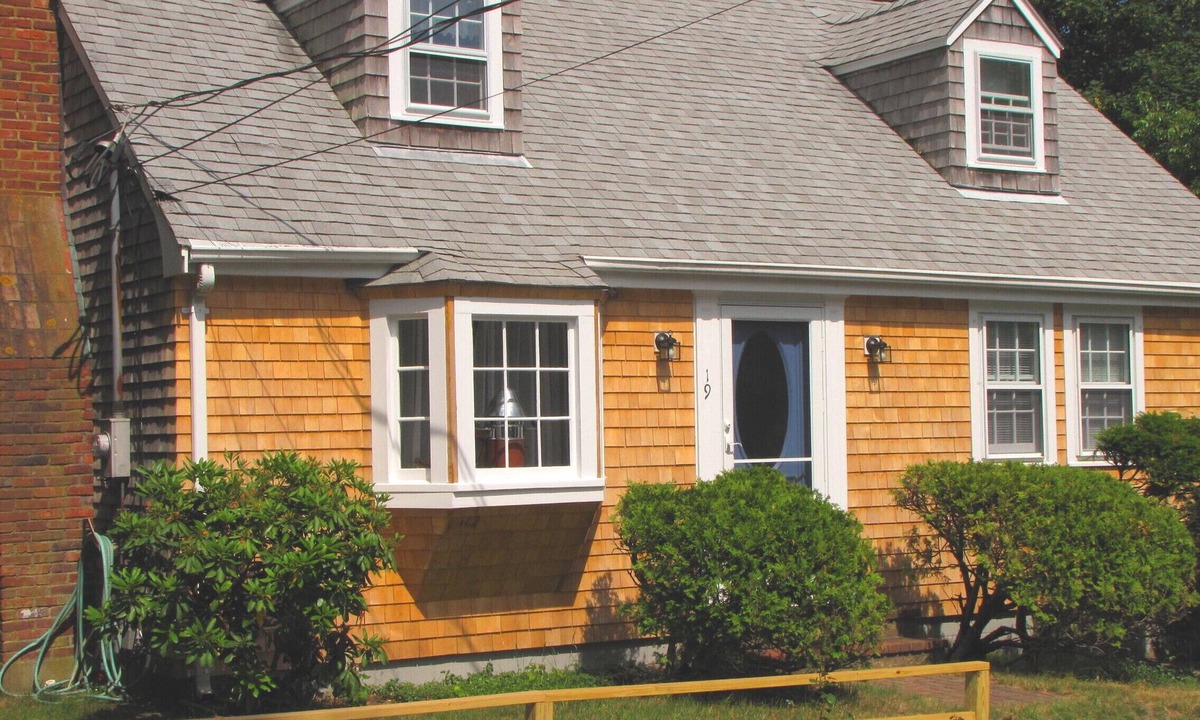Tisbury House | IN-TOWN-WALK TO EVERYTHING! Adorable & Affordable! A/C units in each bedroom!