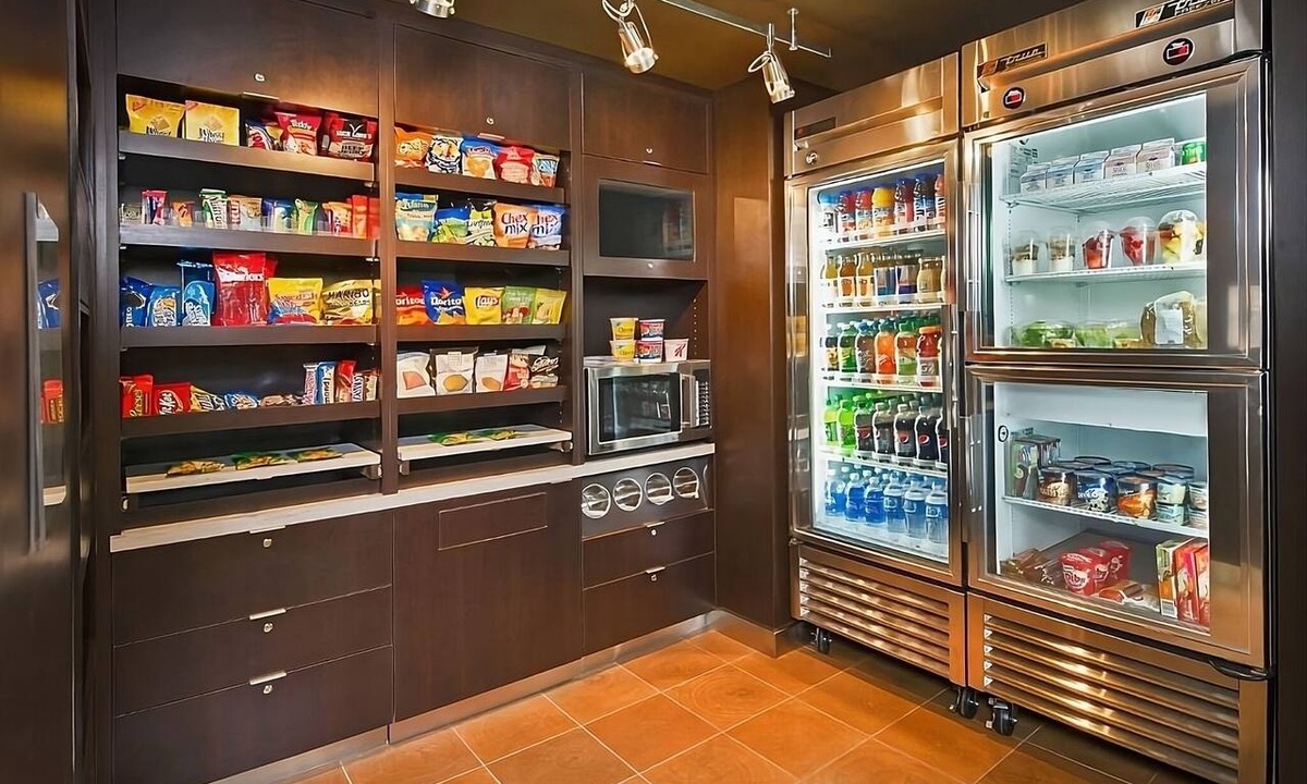 Tinton Falls Hotel | Indulge in Home Like Comfort! 2 Modern Units, Near Atchison Fields, Pet-Friendly