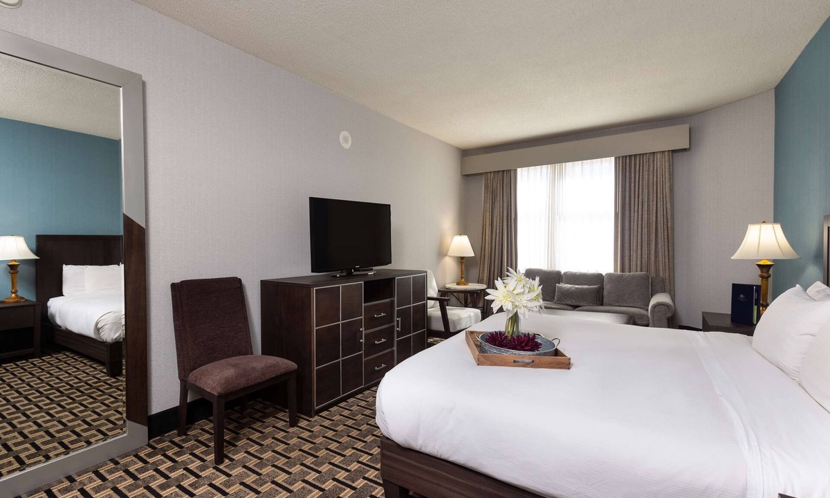 Downtown Baltimore Hotel | Inn at the Colonnade Baltimore - a DoubleTree by Hilton