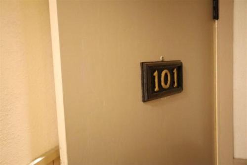 Waterville Valley House | Inns of Waterville Valley 101 Two Bedroom Unit at Inns of Waterville Valley