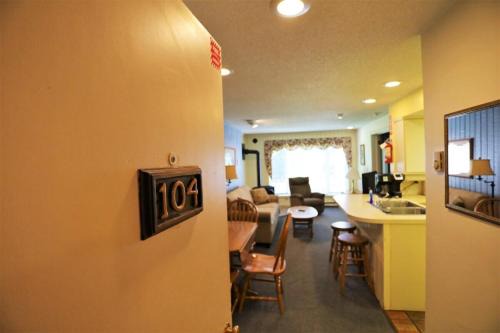 Waterville Valley House | Inns of Waterville Valley 104 One Bedroom Unit at Inns of Waterville Valley Condo