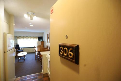 Waterville Valley House | Inns of Waterville Valley 306 Two Bedroom Unit at Inns of Waterville Valley