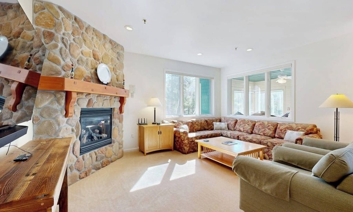 Jeffersonville Condo | Inviting Condo at Smugglers' Notch Resort w/Free Ski Shuttle