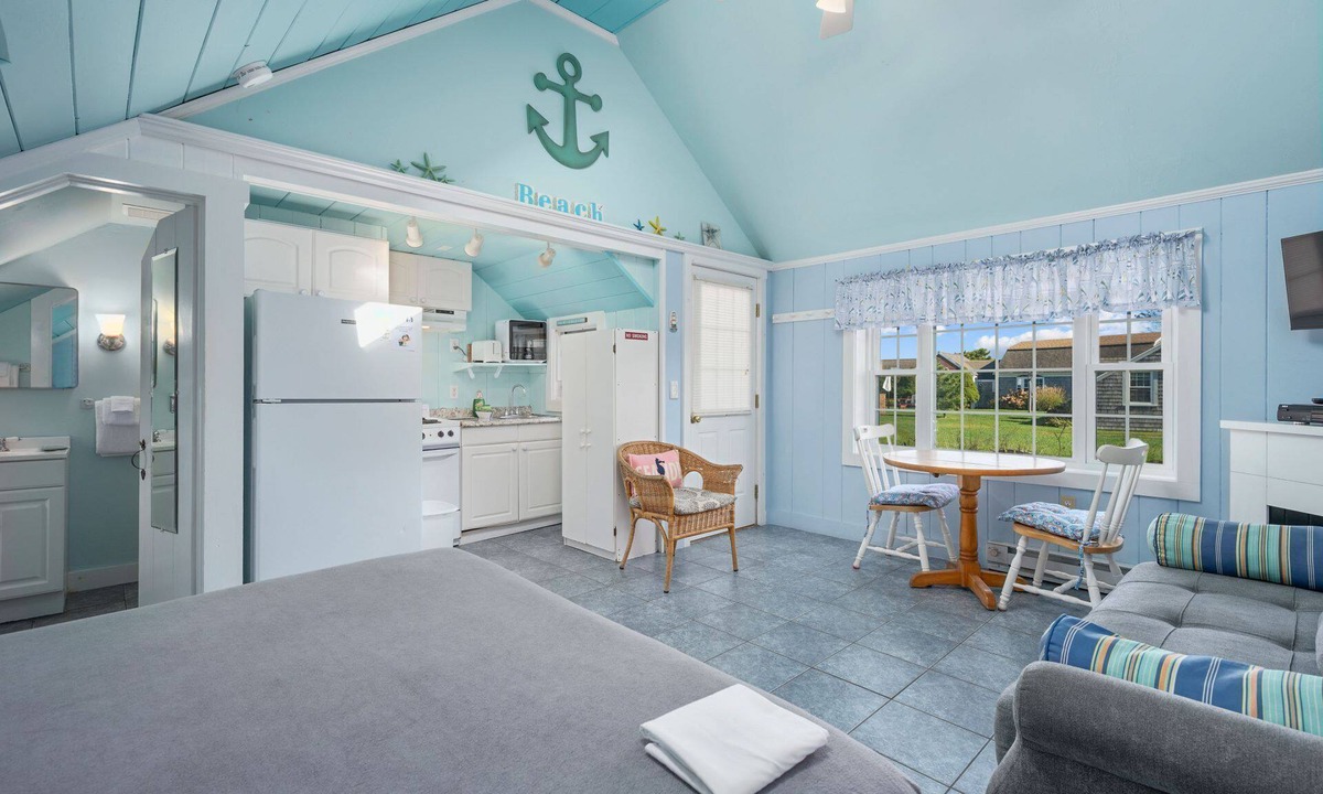 South Yarmouth Cottage | Irish Mist - Where Calm Meets Tide