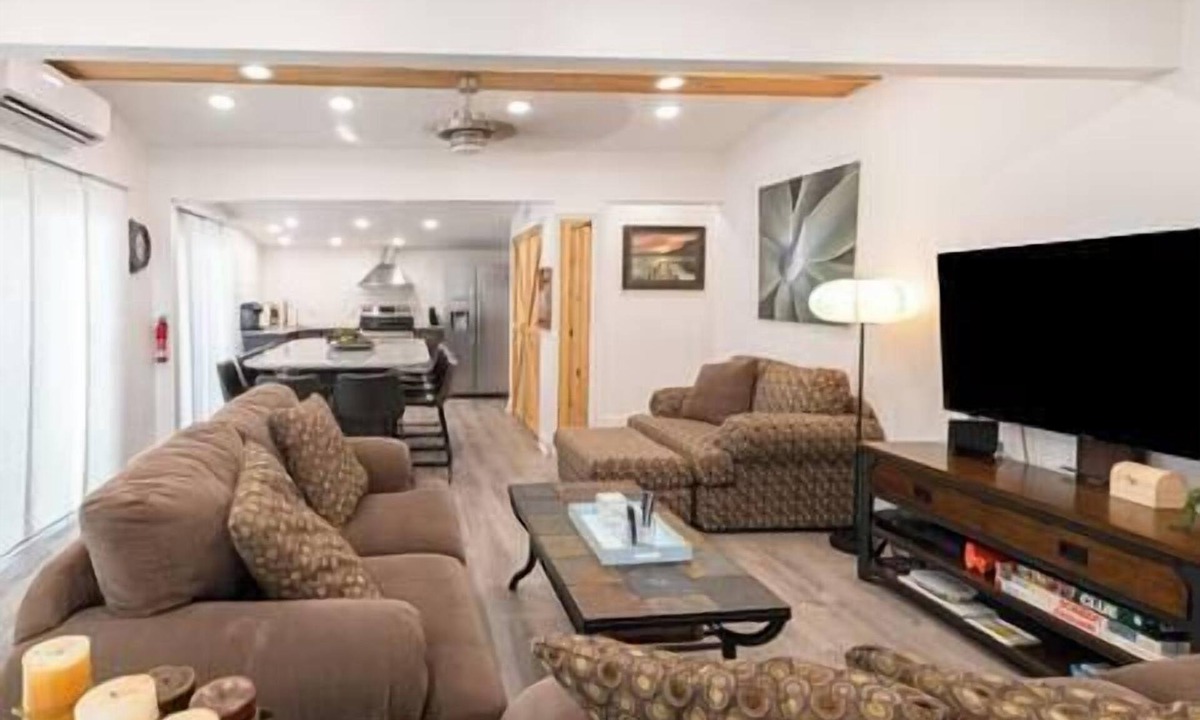 Hamilton House | Island House on Lake Moraine