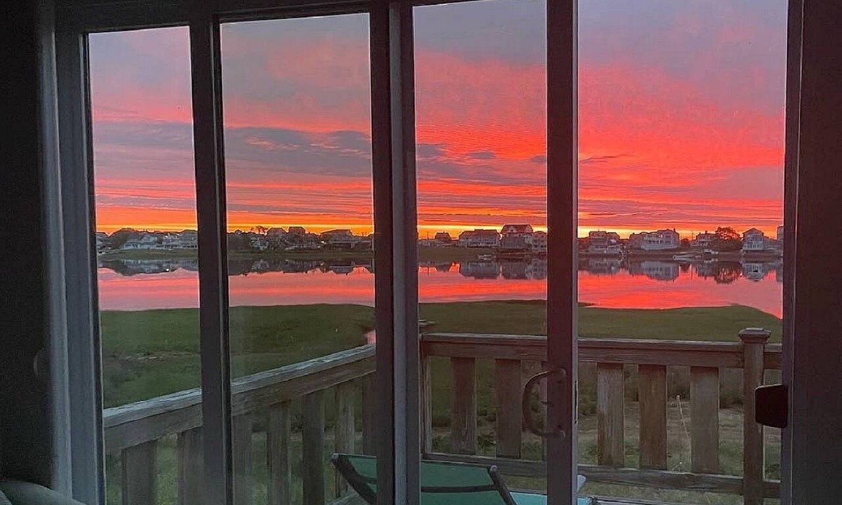 Newbury House | Island SunRise: Plum Island Escape – Beaches, Festivals & Downtown Fun!