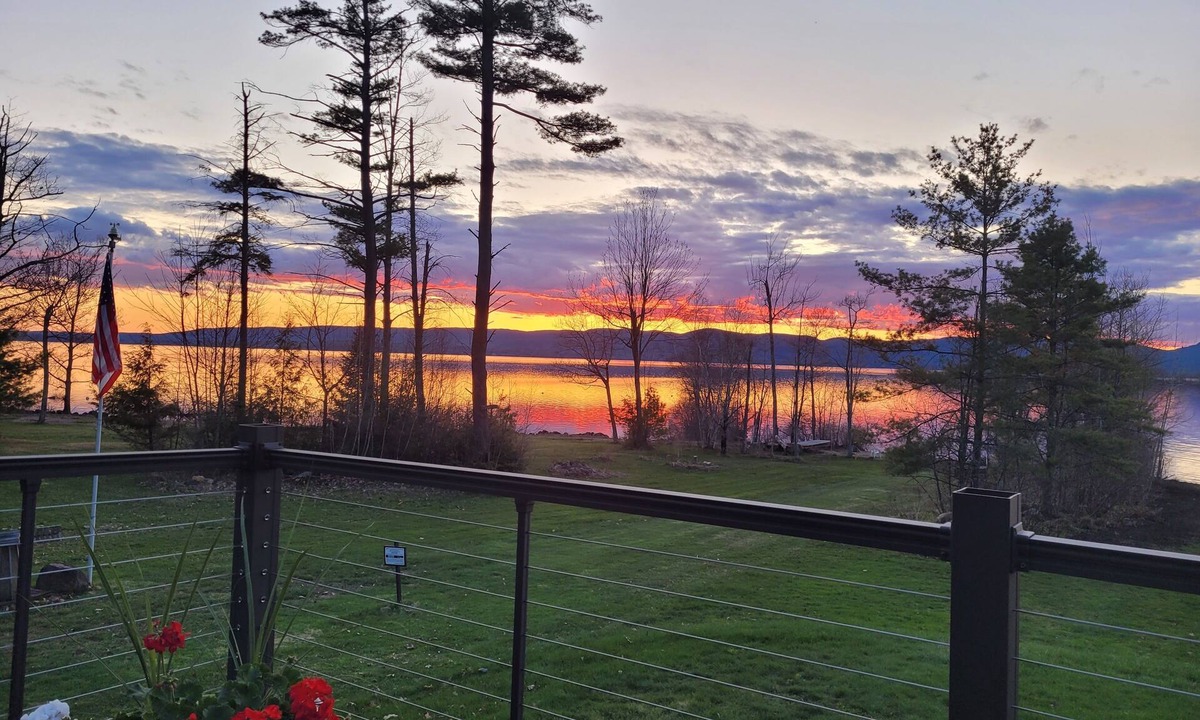 Broadalbin House | Island View Escape: Lake, Private Beach, Deck, Firepit, Family, Game Room, more!