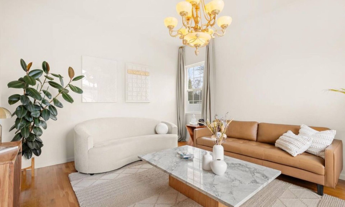 Holbrook House | Ivy Manor in private Estate