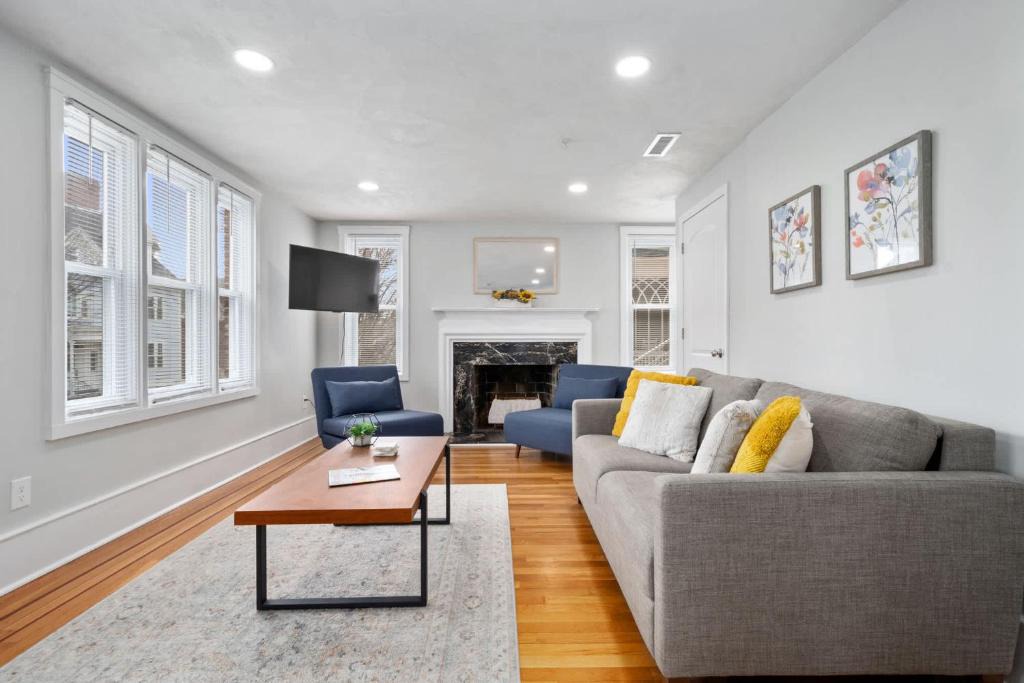 College Hill Apartment | Jennifer's Cozy Apt Walk to Brown In Unit Laundry
