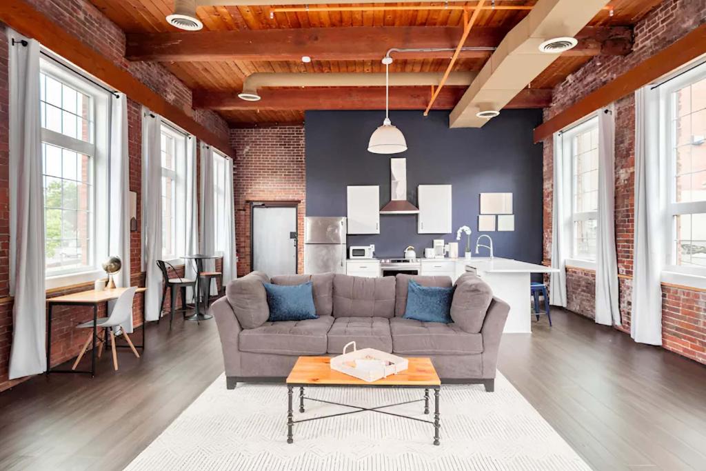 College Hill Apartment | Jennifer's Historic Riverfront Loft City Views