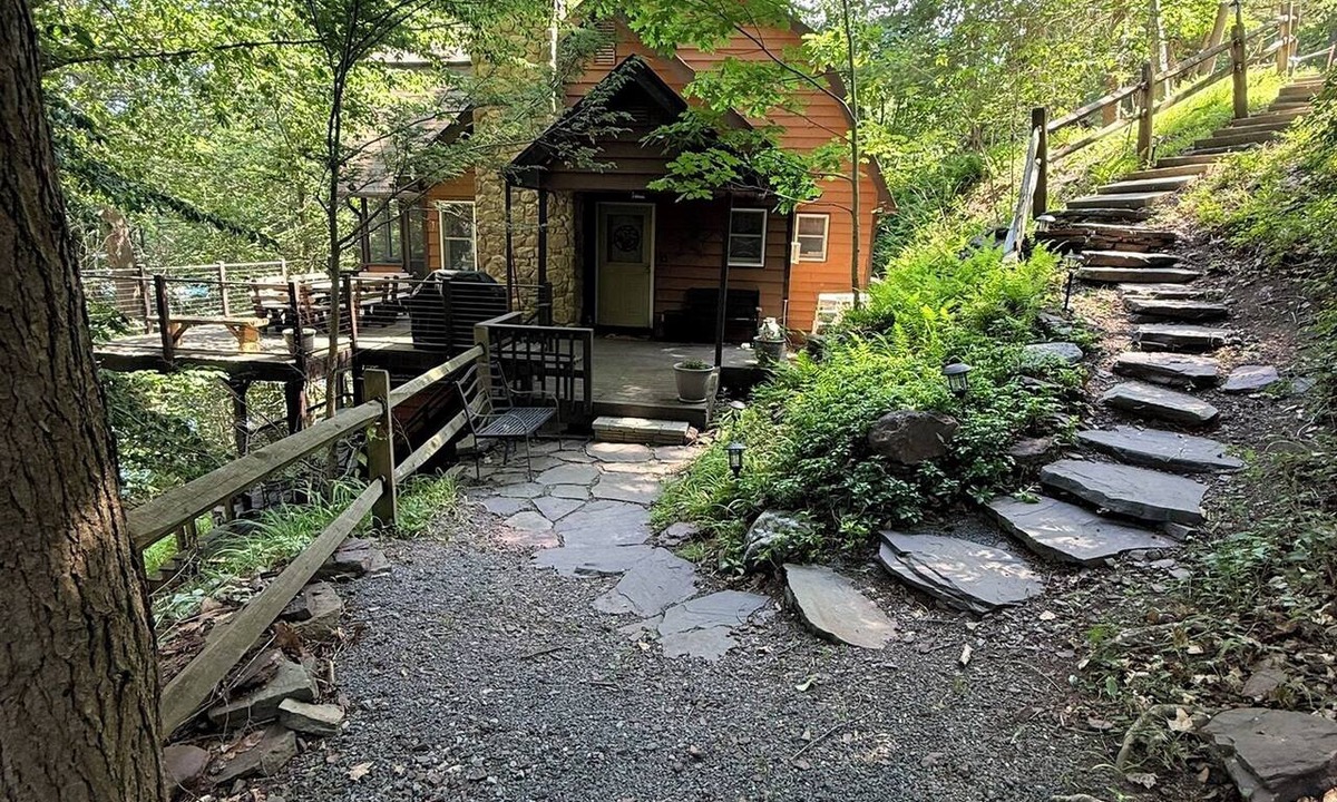 Greentown Ski Chalet | JULY 25th WEEK OPENED UP - DISCOUNT . Big Woods Lakefront Chalet with WIFI, AC