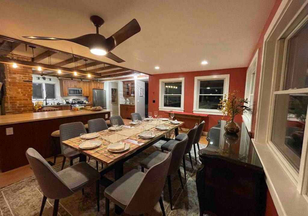 Keene House | Keene Center Farmhouse Large, Cozy, Hot Tub