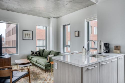 MIT Apartment | Kendall Square 2br w gym near shops dining BOS-974