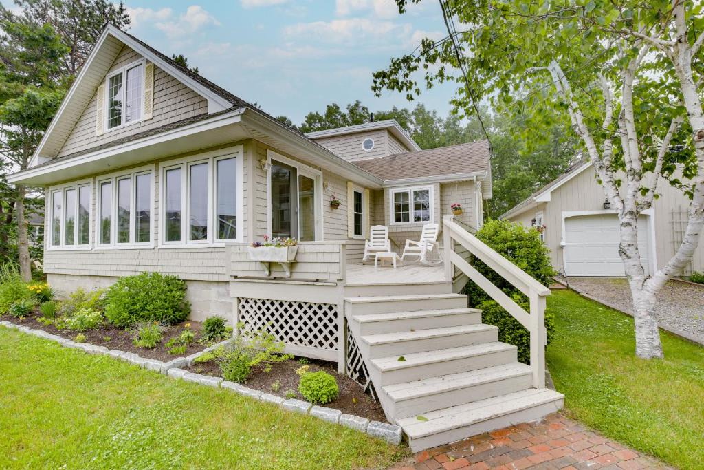 Kennebunkport House | Kennebunkport Getaway w/Grill: Walk to Beach!