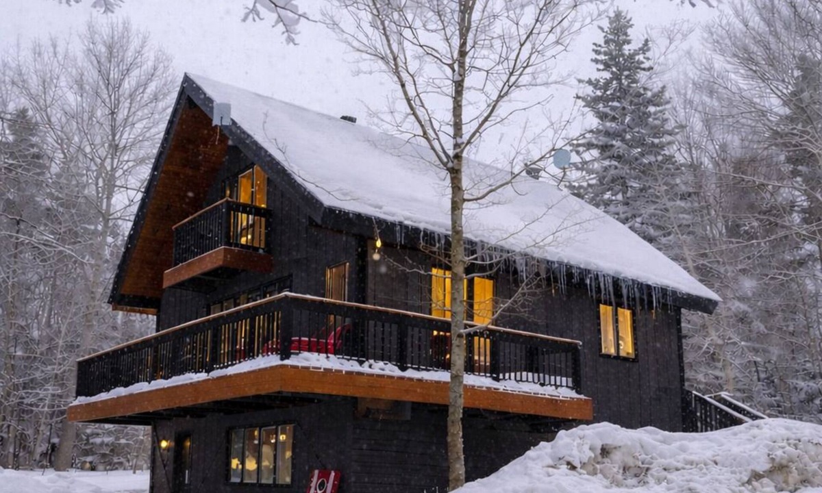 West Dover Cabin | Kid Friendly Cabin, Mount Snow 8 Min, Hot Tub, Game Room, Fire Pit, Dogs Ok